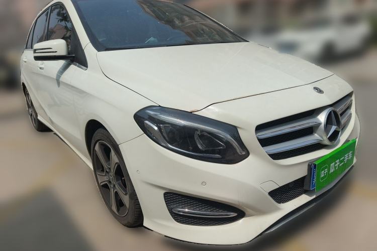 Used Mercedes-Benz B-Class 2019 B 200 Fashion Model Front Right 45 Deg