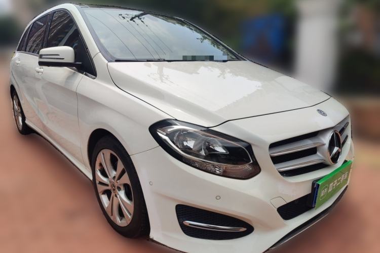 Used Mercedes-Benz B-Class 2019 B 200 Sport Edition Front Right 45 Deg