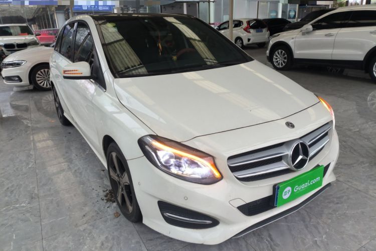 Used Mercedes-Benz B-Class 2019 B 200 Fashion Model Front Right 45 Deg