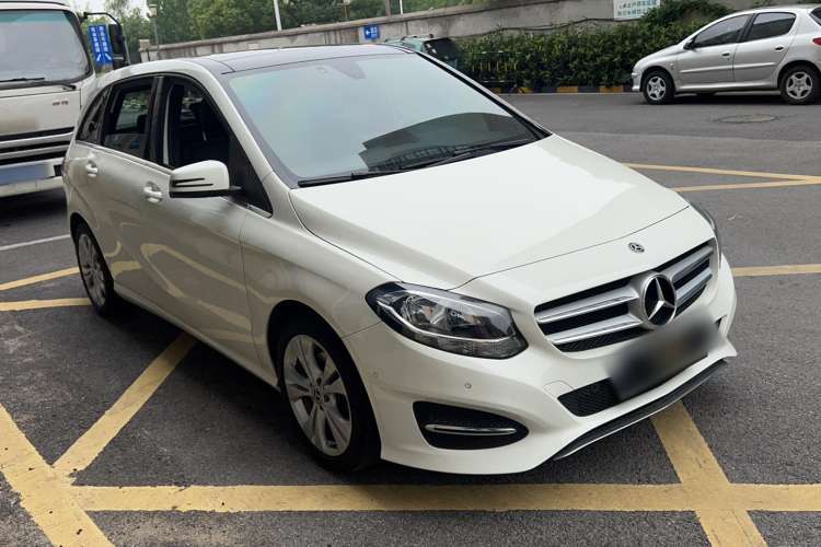 Used Mercedes-Benz B-Class 2019 B 200 Sport Edition Front Right 45 Deg