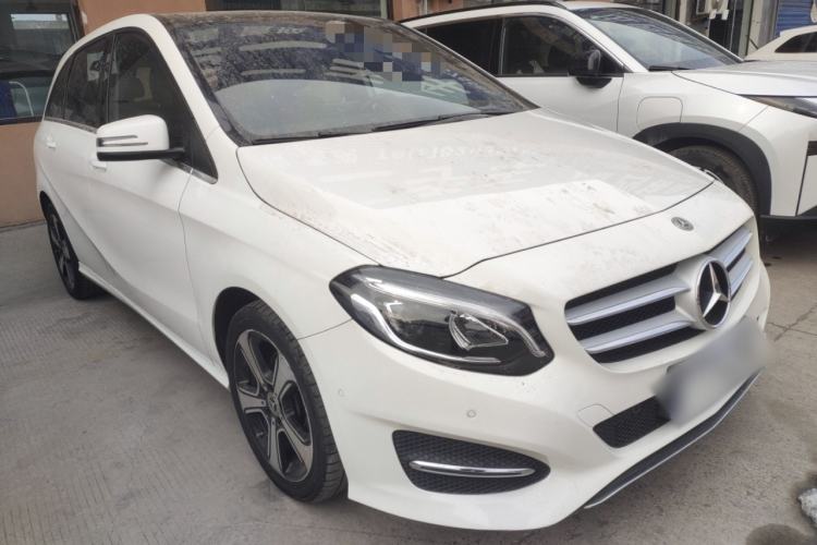 Used Mercedes-Benz B-Class 2019 B 200 Fashion Model Front Right 45 Deg
