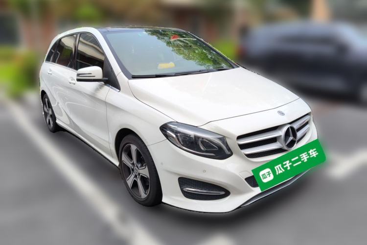 Used Mercedes-Benz B-Class 2019 B 200 Fashion Model Front Right 45 Deg