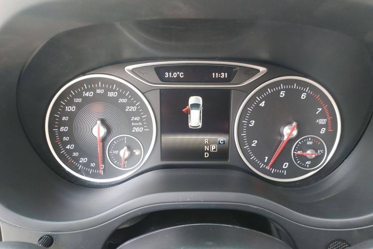 Used Mercedes-Benz B-Class 2019 B 200 Fashion Model Interior 10