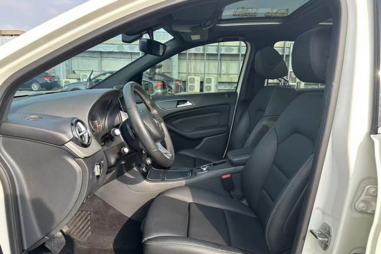 Used Mercedes-Benz B-Class 2019 B 200 Sport Edition Interior 2