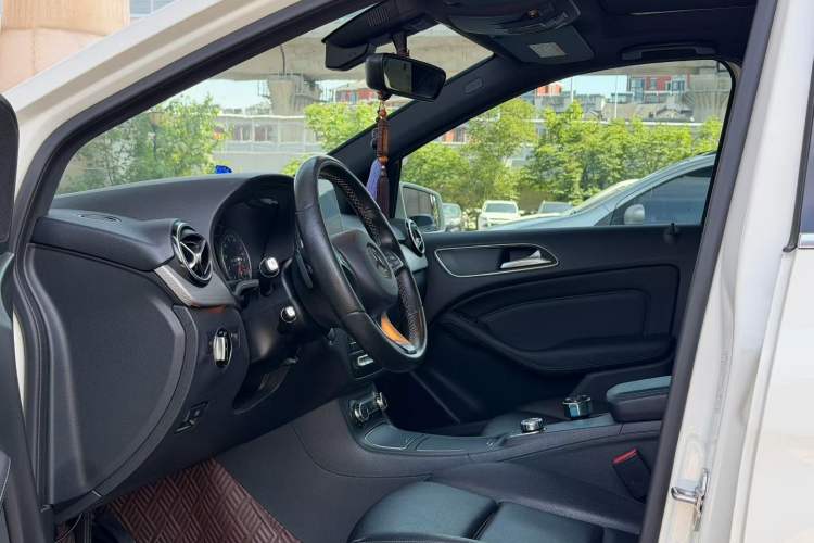 Used Mercedes-Benz B-Class 2019 B 200 Sport Edition Interior 3