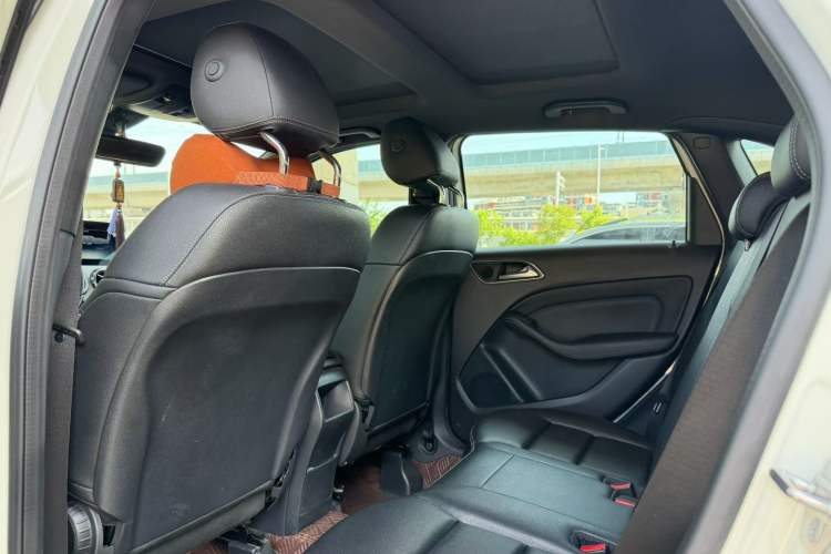 Used Mercedes-Benz B-Class 2019 B 200 Sport Edition Interior 4