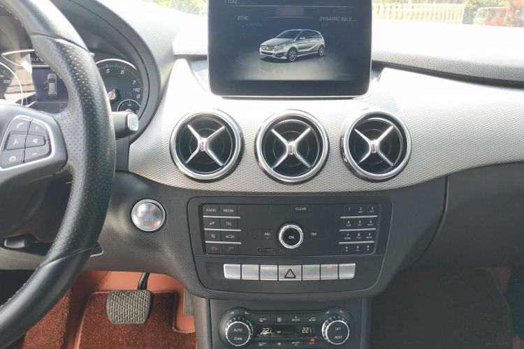 Used Mercedes-Benz B-Class 2019 B 200 Fashion Model Interior 4