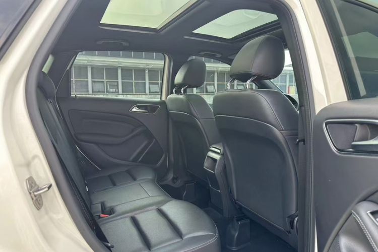 Used Mercedes-Benz B-Class 2019 B 200 Sport Edition Interior 4