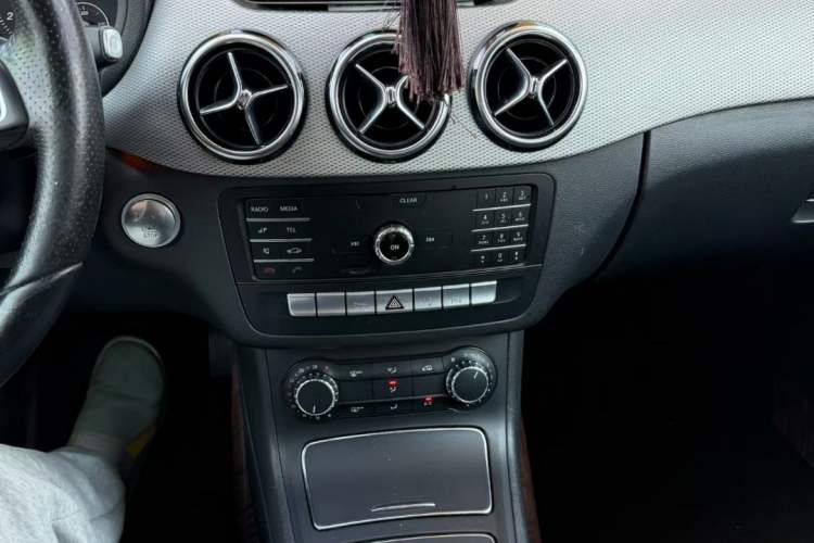 Used Mercedes-Benz B-Class 2019 B 200 Sport Edition Interior 5
