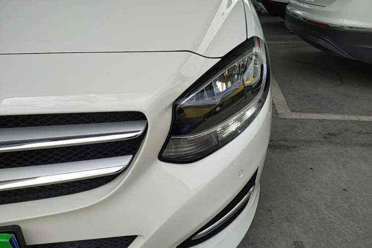 Used Mercedes-Benz B-Class 2019 B 200 Sport Edition Left Front Headlight