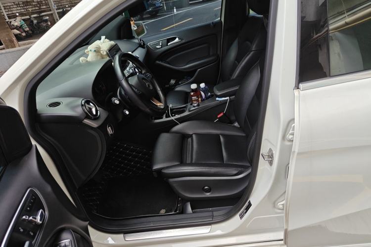 Used Mercedes-Benz B-Class 2019 B 200 Fashion Model Left Front Seat