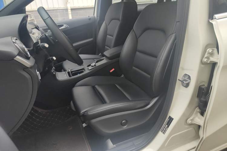 Used Mercedes-Benz B-Class 2019 B 200 Fashion Model Left Front Seat