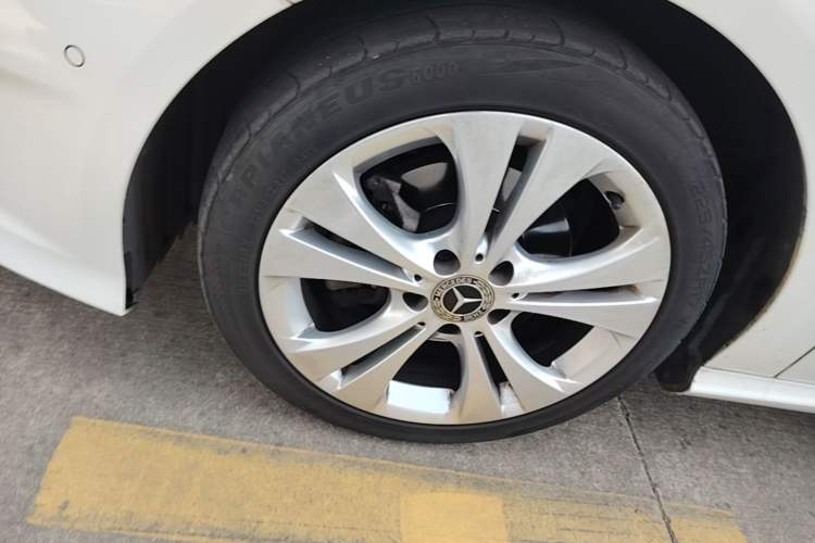 Used Mercedes-Benz B-Class 2019 B 200 Sport Edition Left Front Wheel Hub