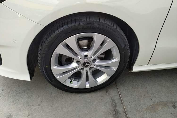 Used Mercedes-Benz B-Class 2019 B 200 Sport Edition Left Front Wheel Hub