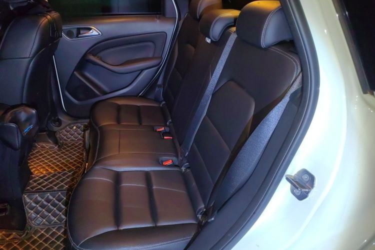 Used Mercedes-Benz B-Class 2019 B 200 Sport Edition Left Rear Seat