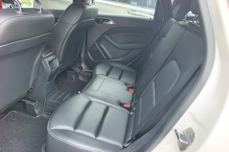 Used Mercedes-Benz B-Class 2019 B 200 Sport Edition Left Rear Seat