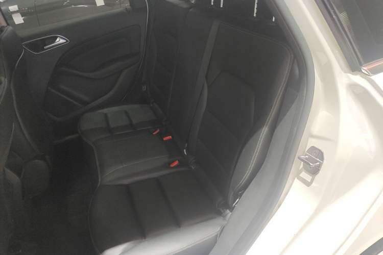 Used Mercedes-Benz B-Class 2019 B 200 Sport Edition Left Rear Seat
