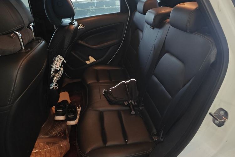 Used Mercedes-Benz B-Class 2019 B 200 Sport Edition Left Rear Seat