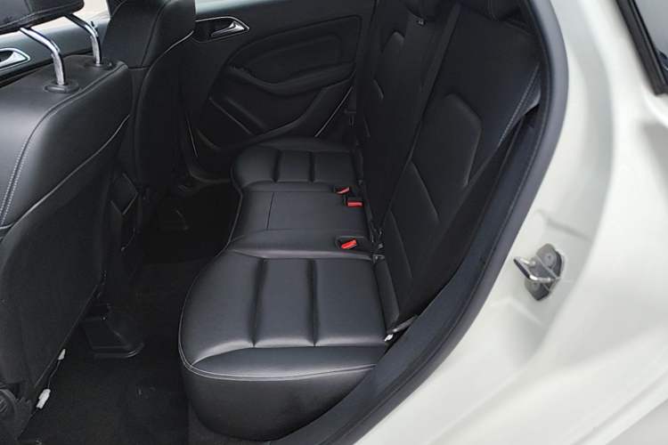 Used Mercedes-Benz B-Class 2019 B 200 Sport Edition Left Rear Seat