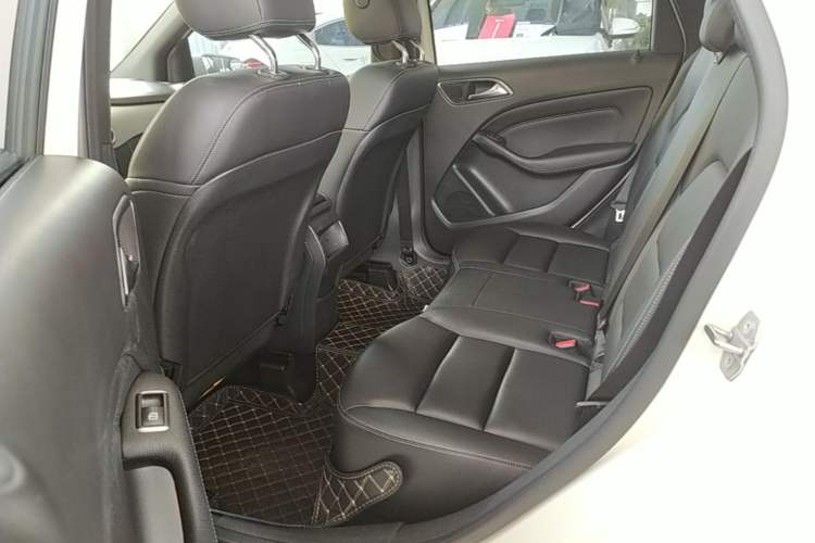 Used Mercedes-Benz B-Class 2019 B 200 Sport Edition Left Rear Seat