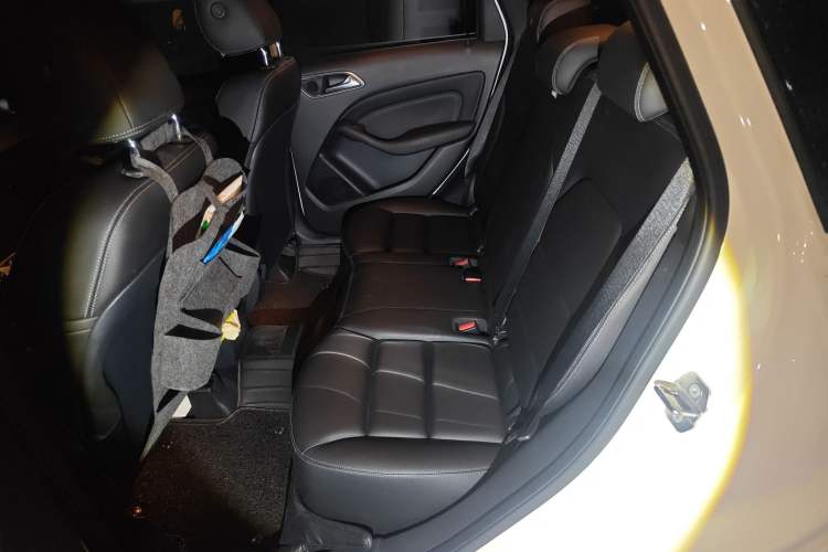 Used Mercedes-Benz B-Class 2019 B 200 Sport Edition Left Rear Seat