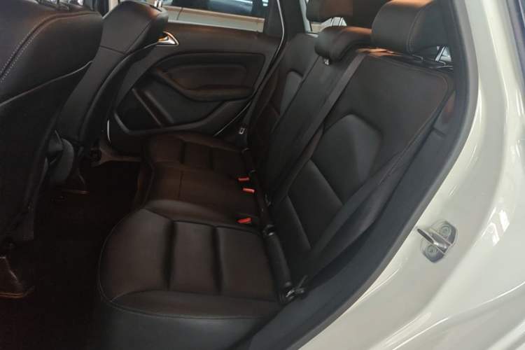 Used Mercedes-Benz B-Class 2019 B 200 Sport Edition Left Rear Seat