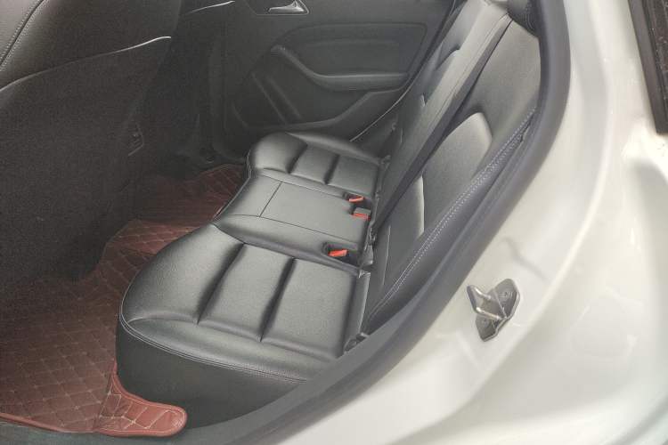 Used Mercedes-Benz B-Class 2019 B 200 Fashion Model Left Rear Seat