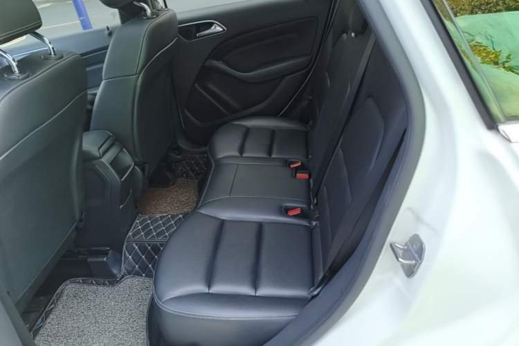 Used Mercedes-Benz B-Class 2019 B 200 Sport Edition Left Rear Seat