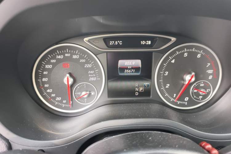Used Mercedes-Benz B-Class 2019 B 200 Sport Edition Odometer Close Up