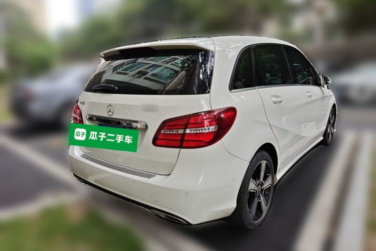 Used Mercedes-Benz B-Class 2019 B 200 Fashion Model Rear Right 45 Deg