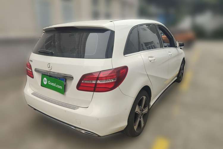 Used Mercedes-Benz B-Class 2019 B 200 Fashion Model Rear Right 45 Deg