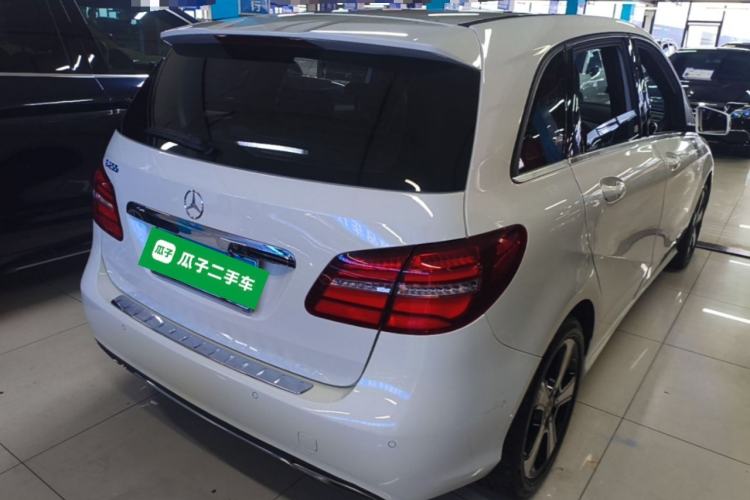 Used Mercedes-Benz B-Class 2019 B 200 Fashion Model Rear Right 45 Deg