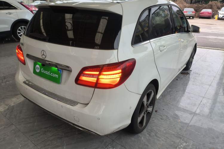 Used Mercedes-Benz B-Class 2019 B 200 Fashion Model Rear Right 45 Deg