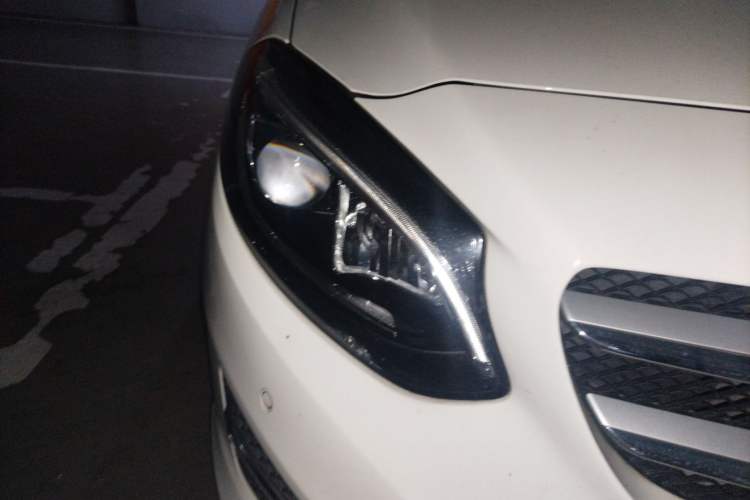 Used Mercedes-Benz B-Class 2019 B 200 Fashion Model Right Front Headlight