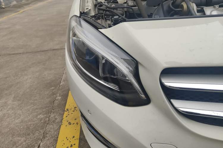 Used Mercedes-Benz B-Class 2019 B 200 Fashion Model Right Front Headlight
