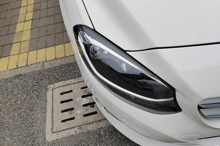 Used Mercedes-Benz B-Class 2019 B 200 Sport Edition Right Front Headlight