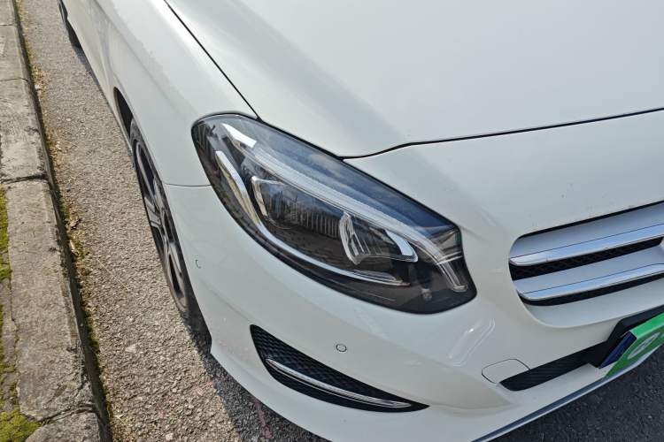 Used Mercedes-Benz B-Class 2019 B 200 Fashion Model Right Front Headlight