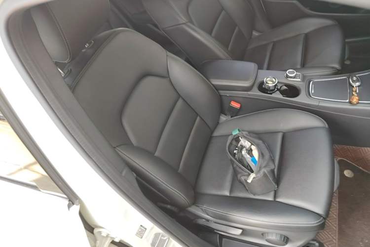 Used Mercedes-Benz B-Class 2019 B 200 Sport Edition Right Front Seat