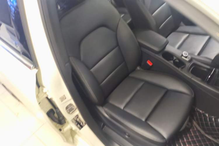Used Mercedes-Benz B-Class 2019 B 200 Fashion Model Right Front Seat
