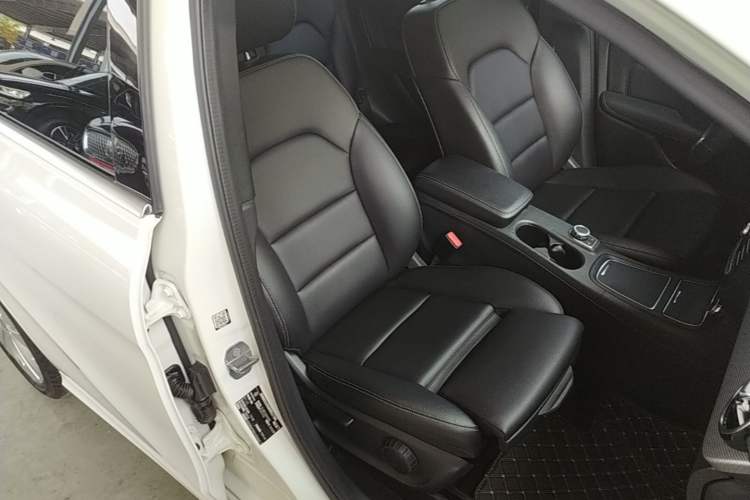 Used Mercedes-Benz B-Class 2019 B 200 Sport Edition Right Front Seat