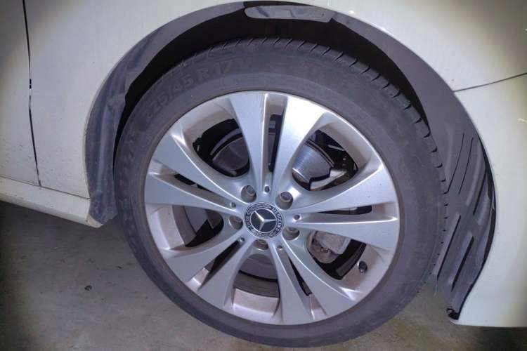 Used Mercedes-Benz B-Class 2019 B 200 Sport Edition Right Front Wheel Hub