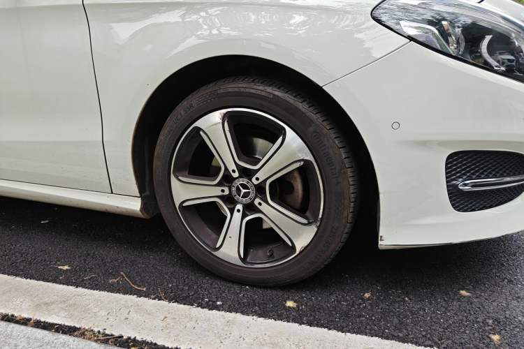 Used Mercedes-Benz B-Class 2019 B 200 Fashion Model Right Front Wheel Hub