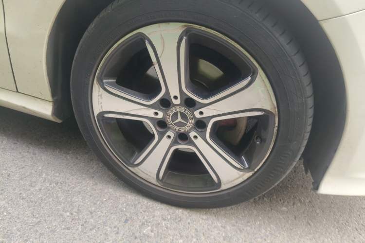 Used Mercedes-Benz B-Class 2019 B 200 Fashion Model Right Front Wheel Hub