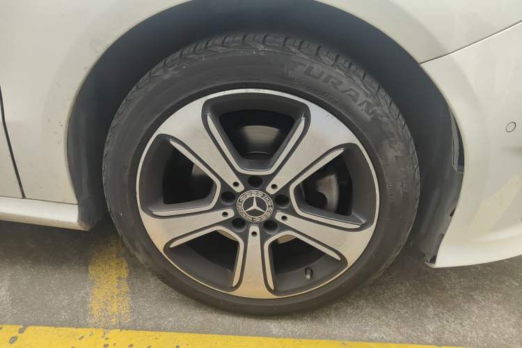 Used Mercedes-Benz B-Class 2019 B 200 Fashion Model Right Front Wheel Hub