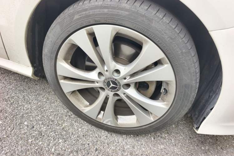 Used Mercedes-Benz B-Class 2019 B 200 Sport Edition Right Front Wheel Hub