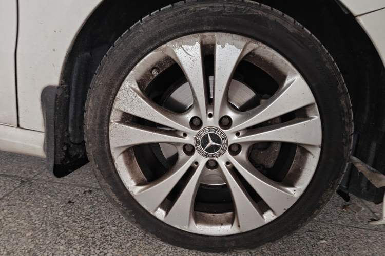 Used Mercedes-Benz B-Class 2019 B 200 Sport Edition Right Front Wheel Hub