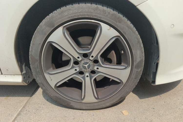 Used Mercedes-Benz B-Class 2019 B 200 Fashion Model Right Front Wheel Hub