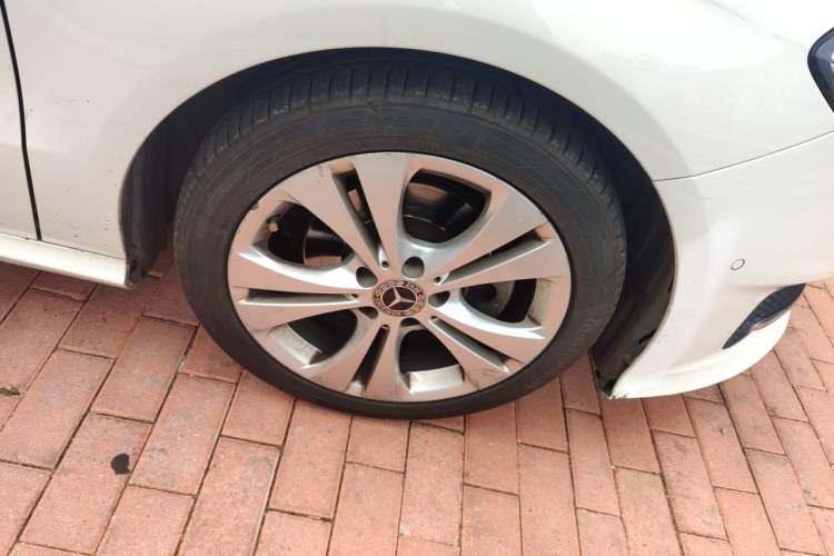 Used Mercedes-Benz B-Class 2019 B 200 Sport Edition Right Front Wheel Hub