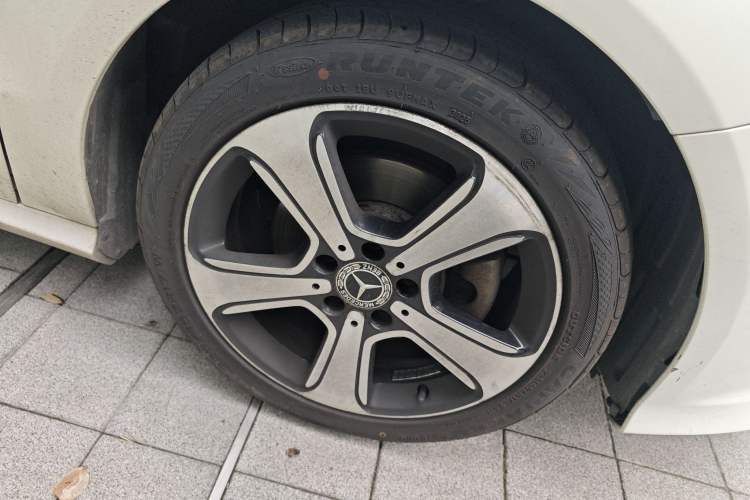 Used Mercedes-Benz B-Class 2019 B 200 Fashion Model Right Front Wheel Hub