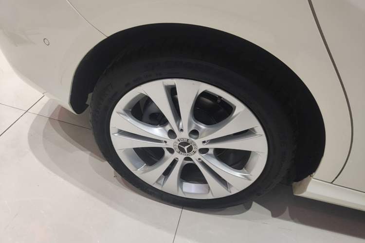 Used Mercedes-Benz B-Class 2019 B 200 Sport Edition Right Rear Wheel Hub